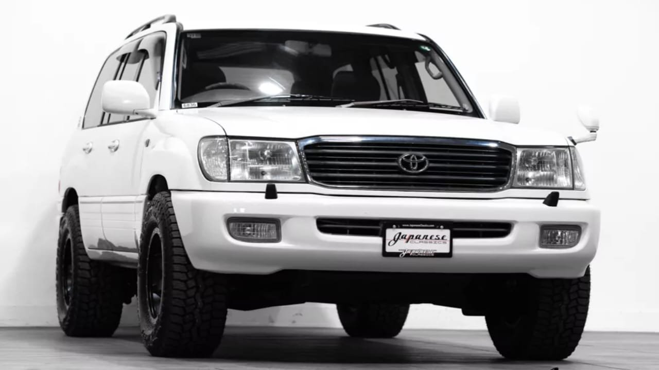 Toyota Land Cruiser 4.2 TD 2025 – Rugged Luxury SUV with 4.2L Turbo Diesel Engine, 35kmpl Mileage & Off-Road Mastery!